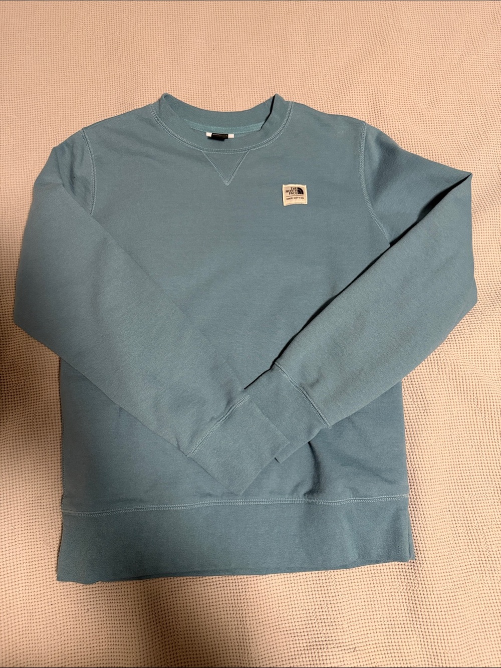 The North Face Women’s  Crewneck Sweatshirt in Dusty Blue